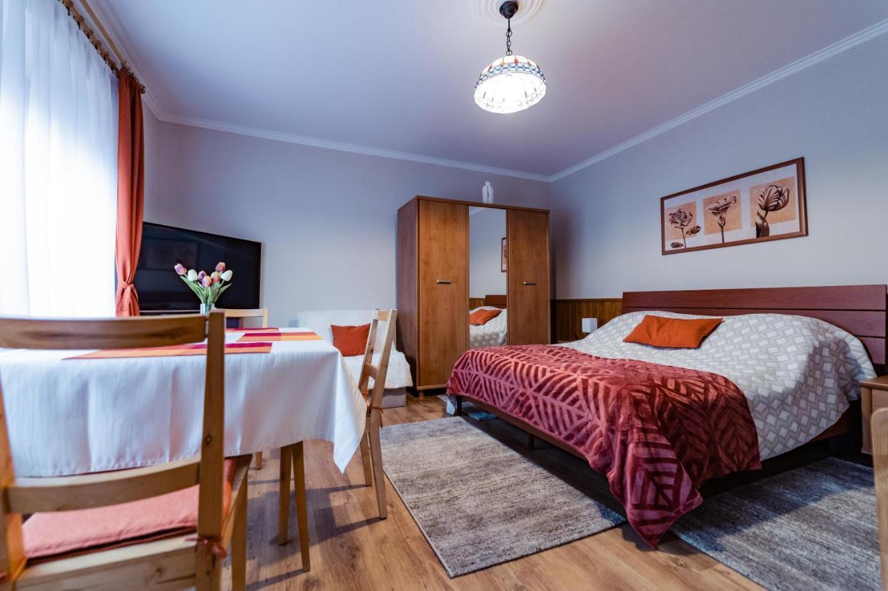Estike Apartman Gyula Εξωτερικό φωτογραφία