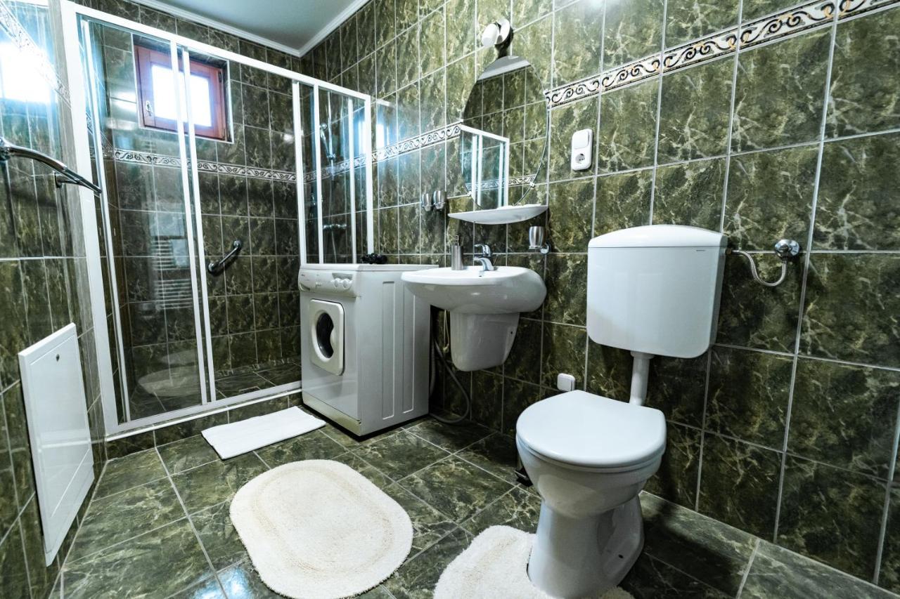 Estike Apartman Gyula Εξωτερικό φωτογραφία