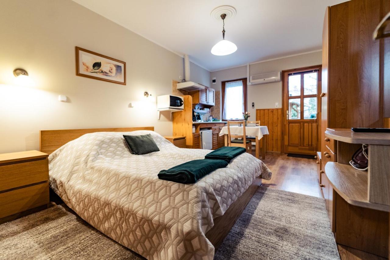 Estike Apartman Gyula Εξωτερικό φωτογραφία