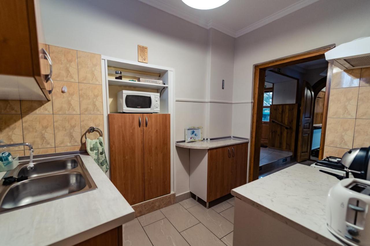 Estike Apartman Gyula Εξωτερικό φωτογραφία
