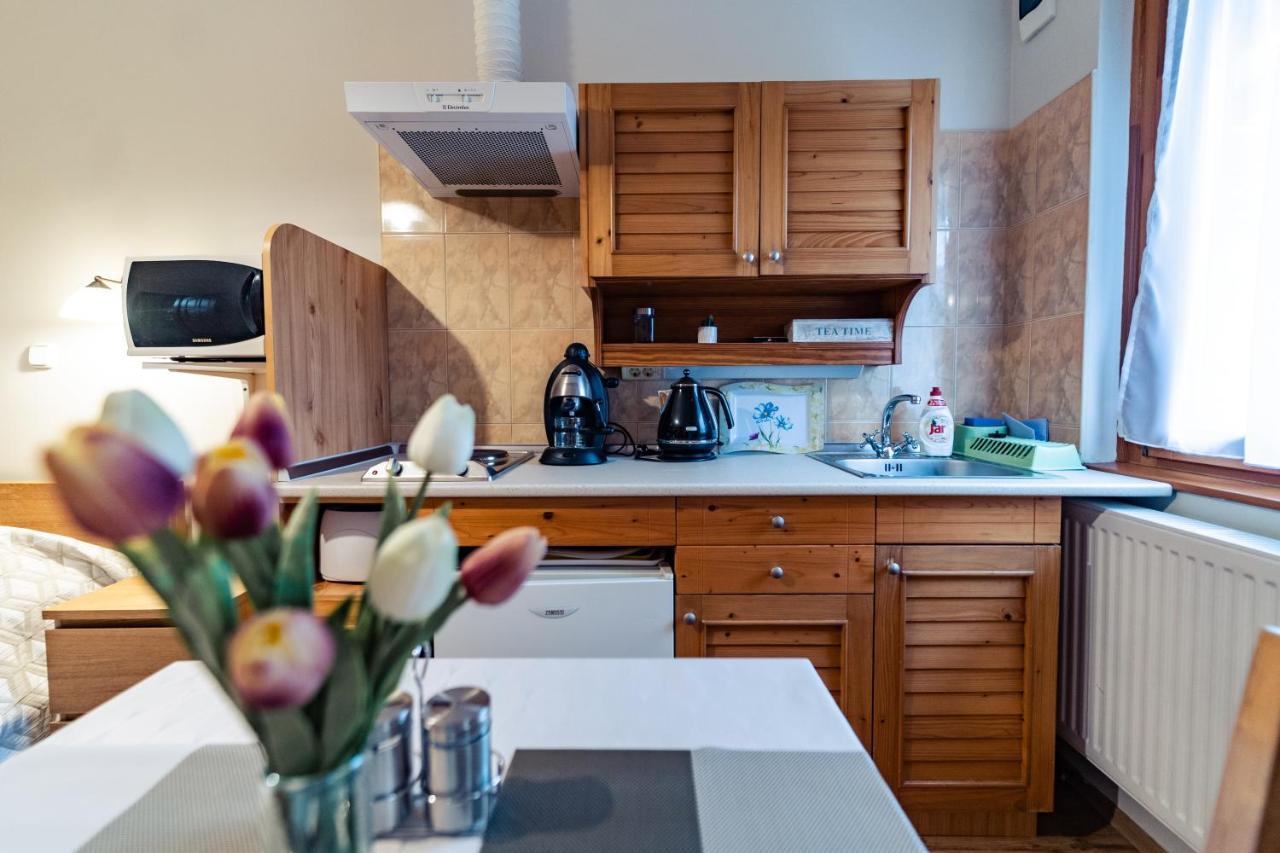 Estike Apartman Gyula Εξωτερικό φωτογραφία