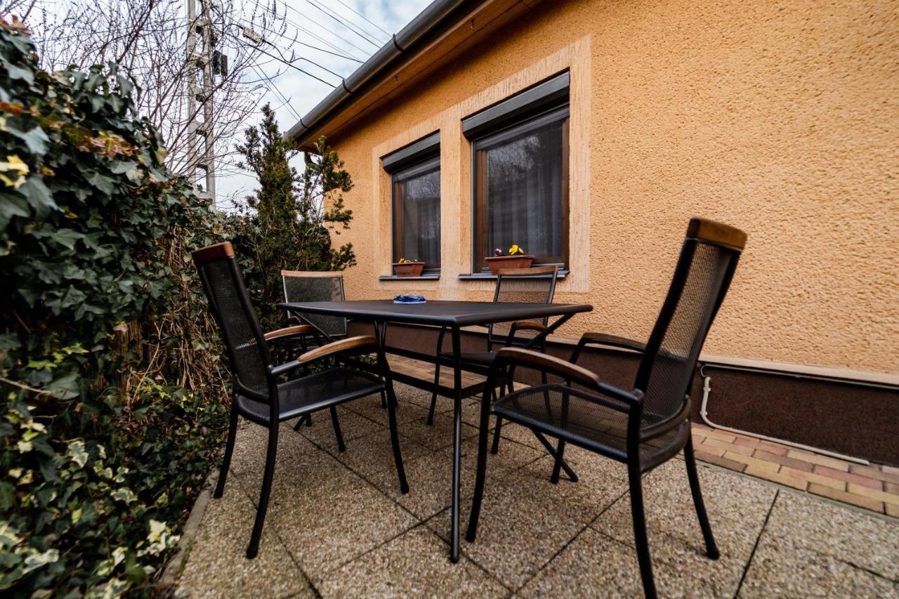 Estike Apartman Gyula Εξωτερικό φωτογραφία
