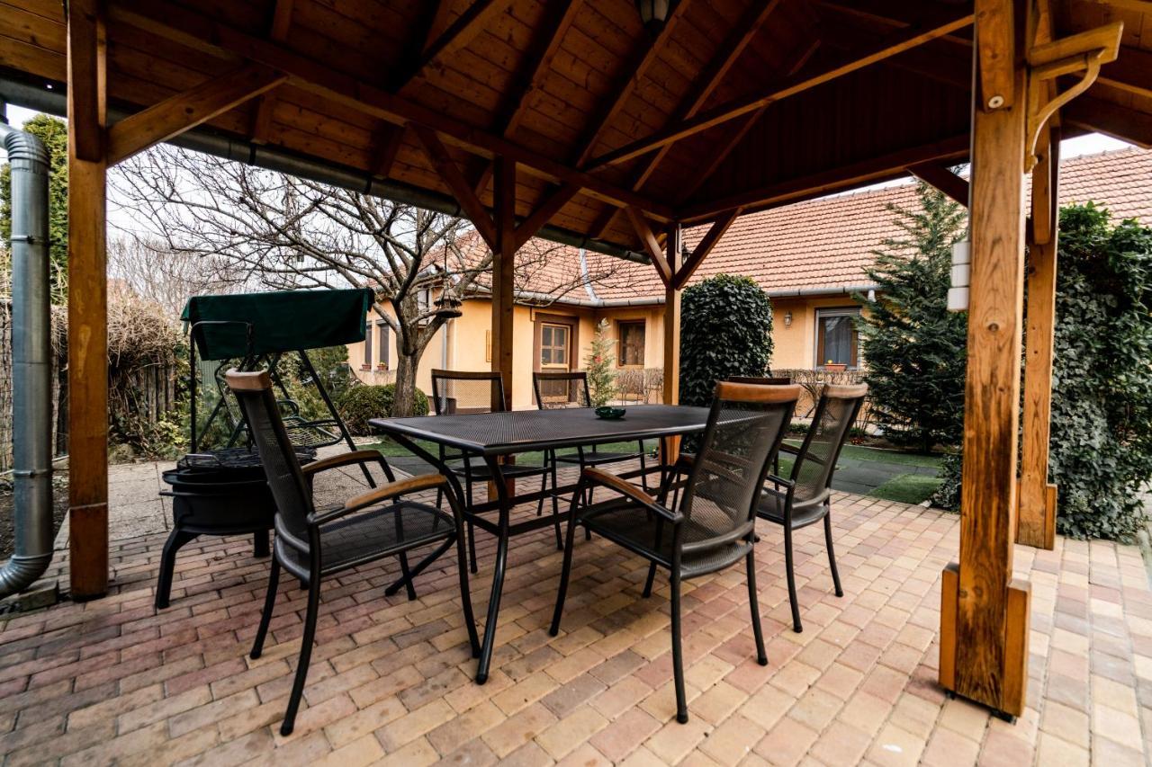 Estike Apartman Gyula Εξωτερικό φωτογραφία